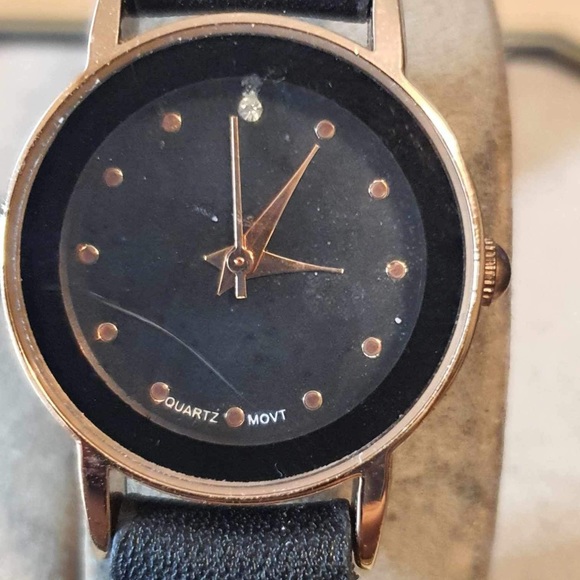 🦋10/$20🦋 Goldtone/Black Diamond Leather Women's Watch - Picture 1 of 4